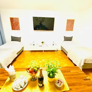 Welcome To Messe!-two-bedroom Apartment&balcony Apartment