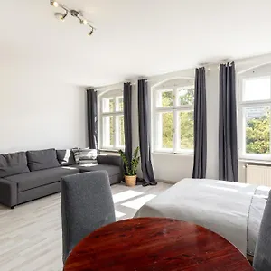 https://apartments-am-fernsehturm.find-berlin-hotels.com